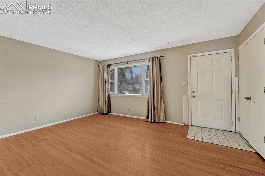 Image 10 of 34: Entry