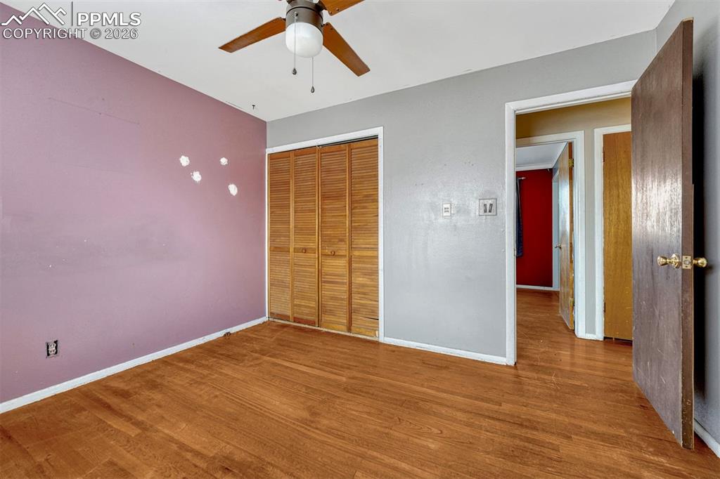 Image 21 of 34: Bedroom