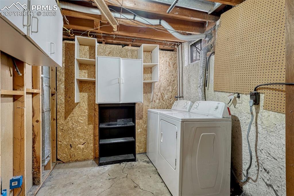 Image 27 of 34: Laundry