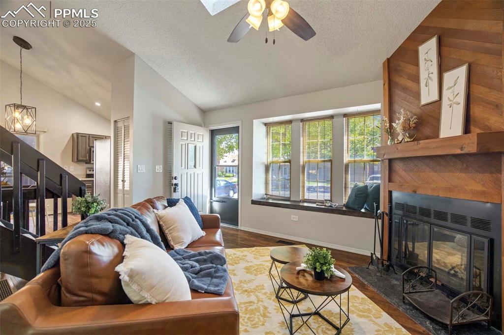 Image 4 of 36: Living Room