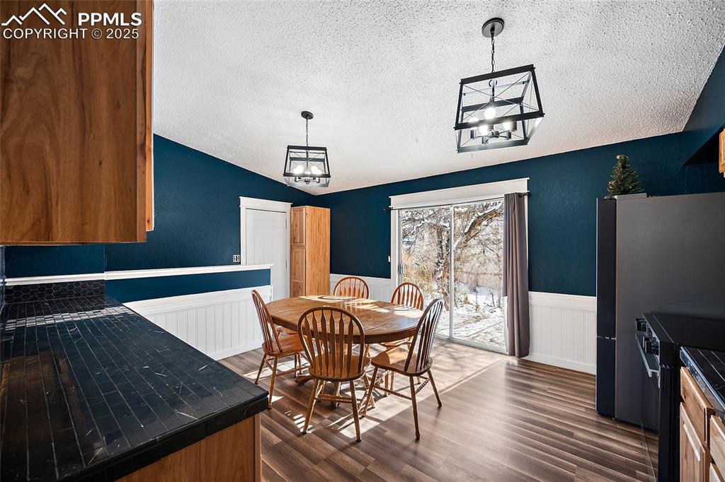 Image 15 of 32: Dining Area