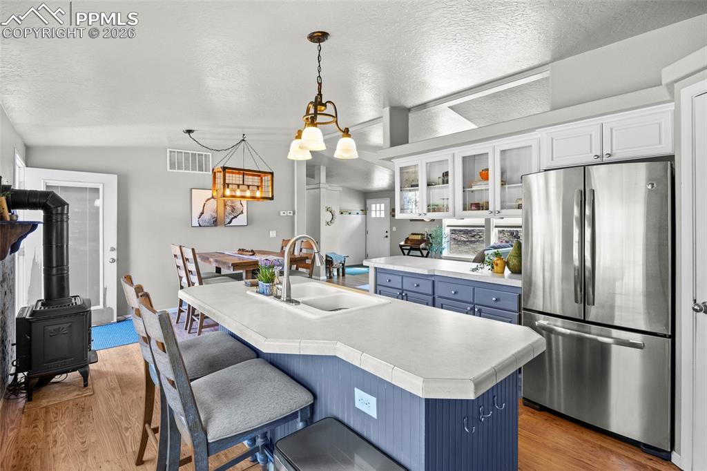 Image 14 of 50: Kitchen