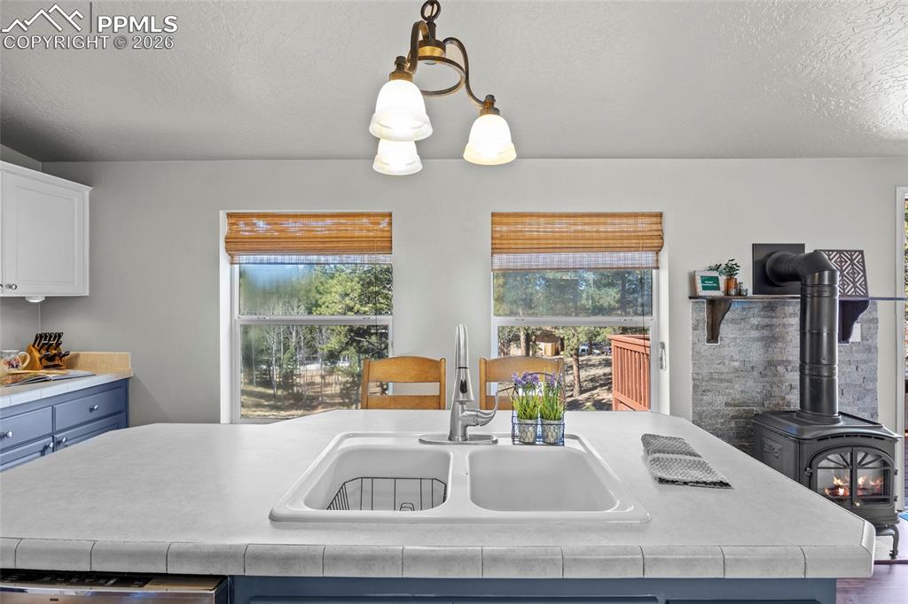 Image 15 of 50: Kitchen