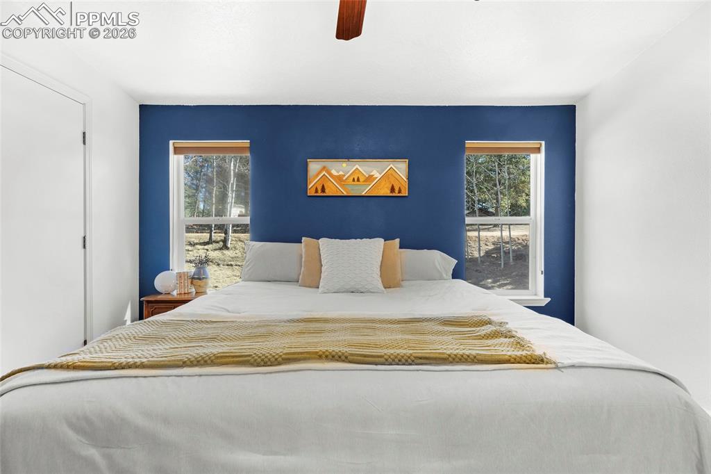 Image 18 of 50: Bedroom