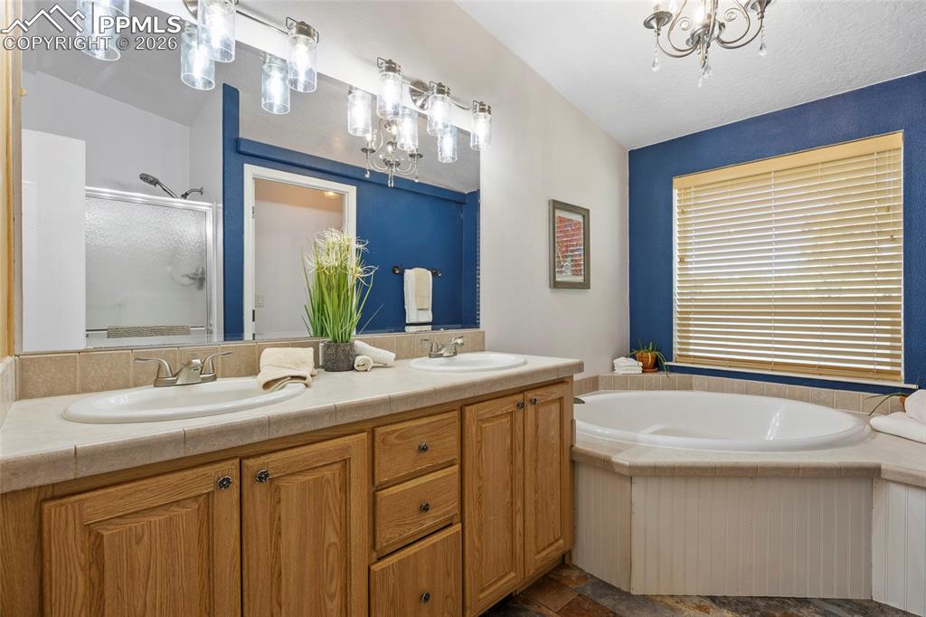 Image 20 of 50: Bathroom