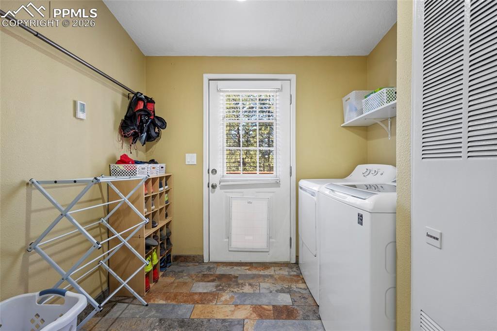 Image 25 of 50: Laundry