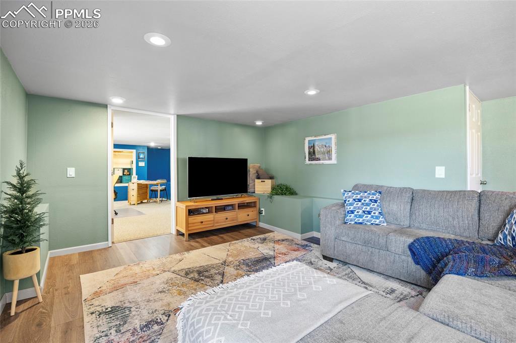 Image 30 of 50: Living Room