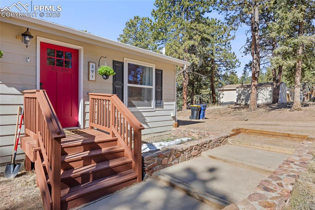 Image 6 of 50: Entry