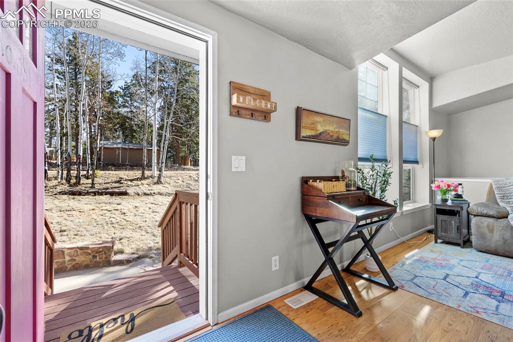 Image 7 of 50: Entry