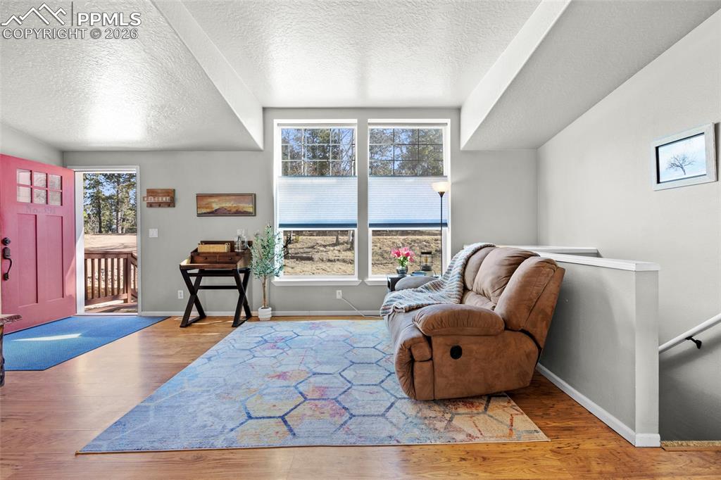 Image 8 of 50: Sitting Room