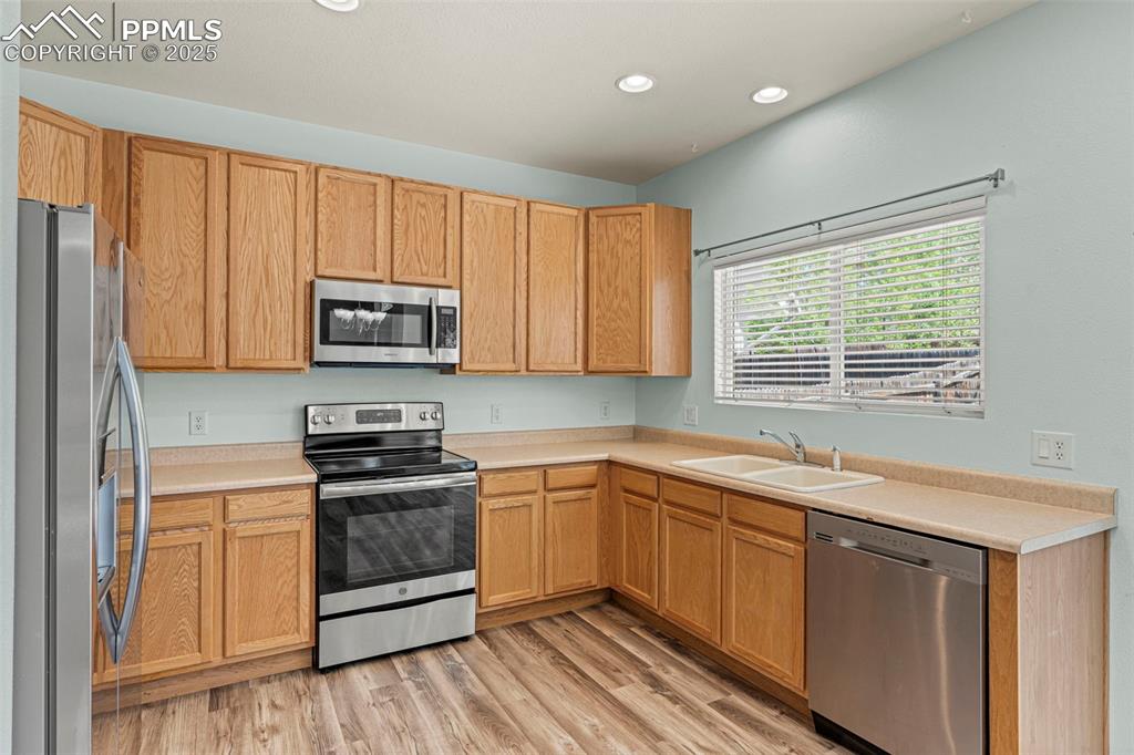 Image 14 of 35: Kitchen