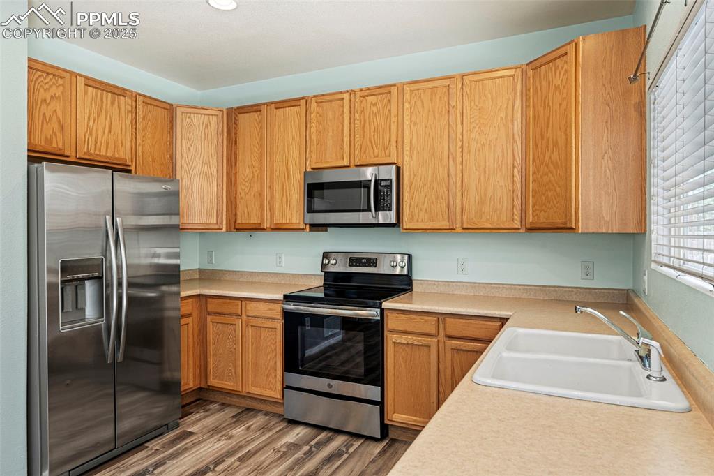 Image 15 of 35: Kitchen