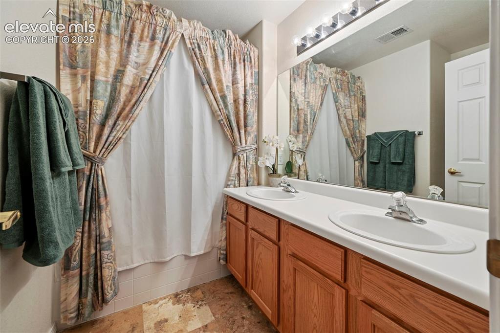 Image 15 of 48: Bathroom