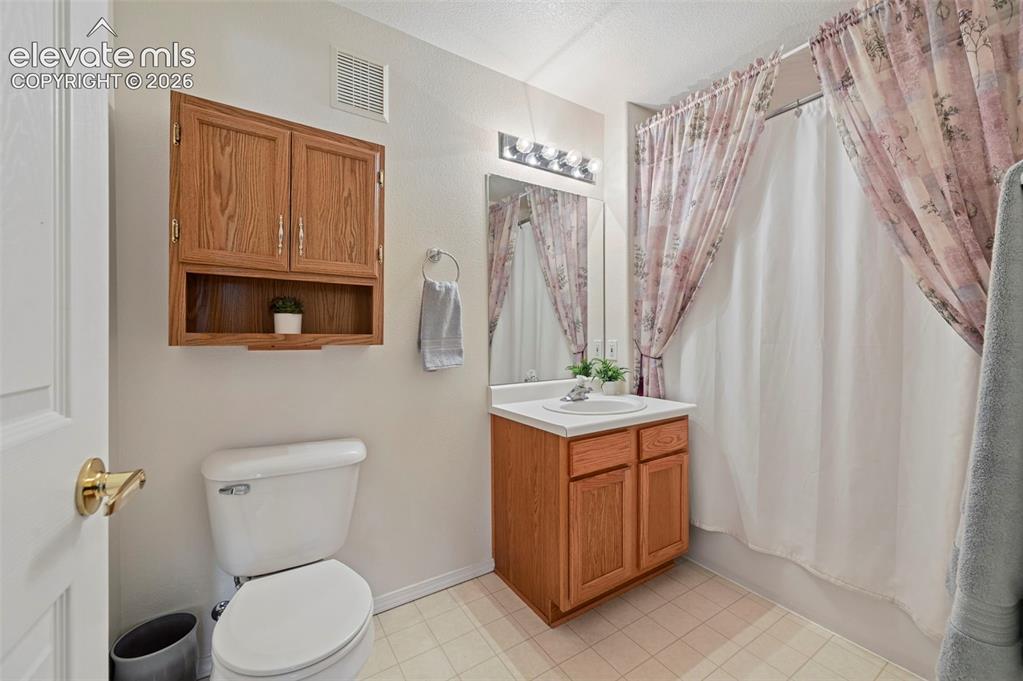 Image 21 of 48: Bathroom