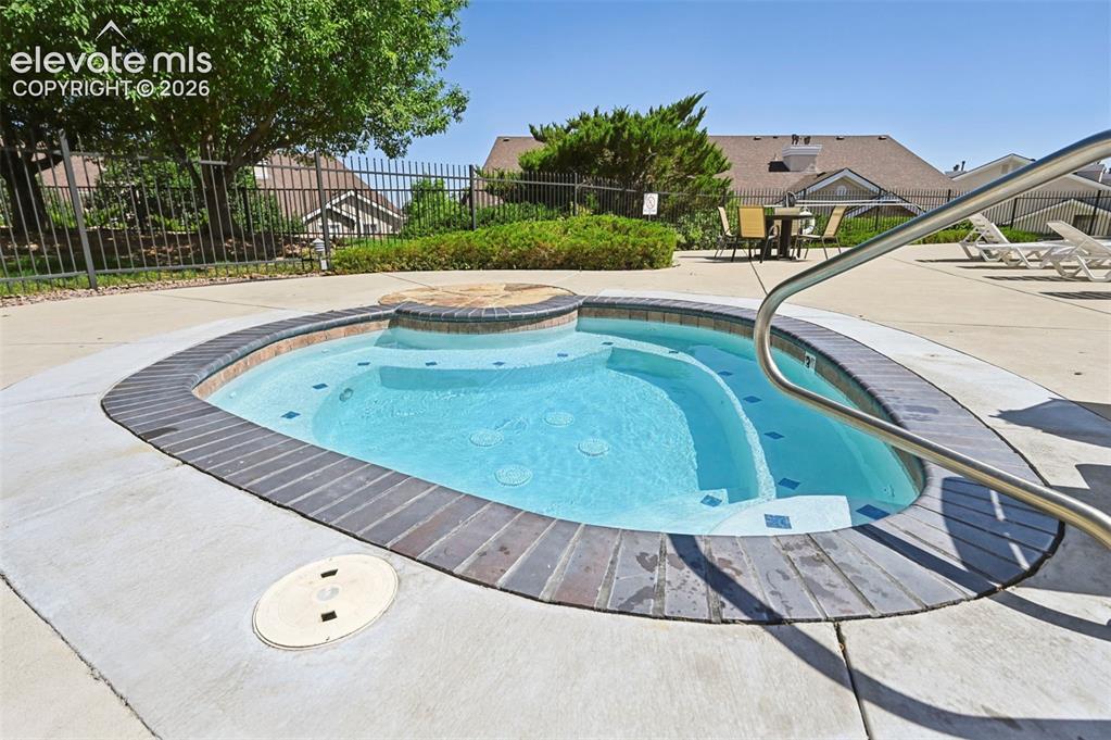 Image 31 of 48: Pool