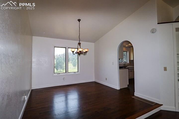 Image 11 of 44: Dining Area