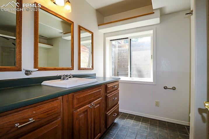 Image 36 of 44: Bathroom
