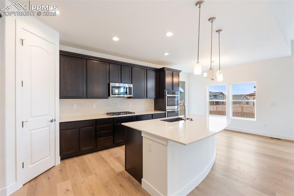 Image 13 of 46: Kitchen