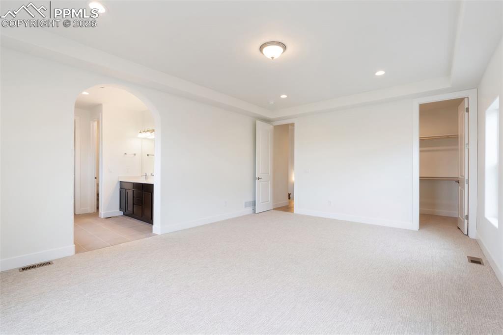 Image 17 of 46: Bedroom