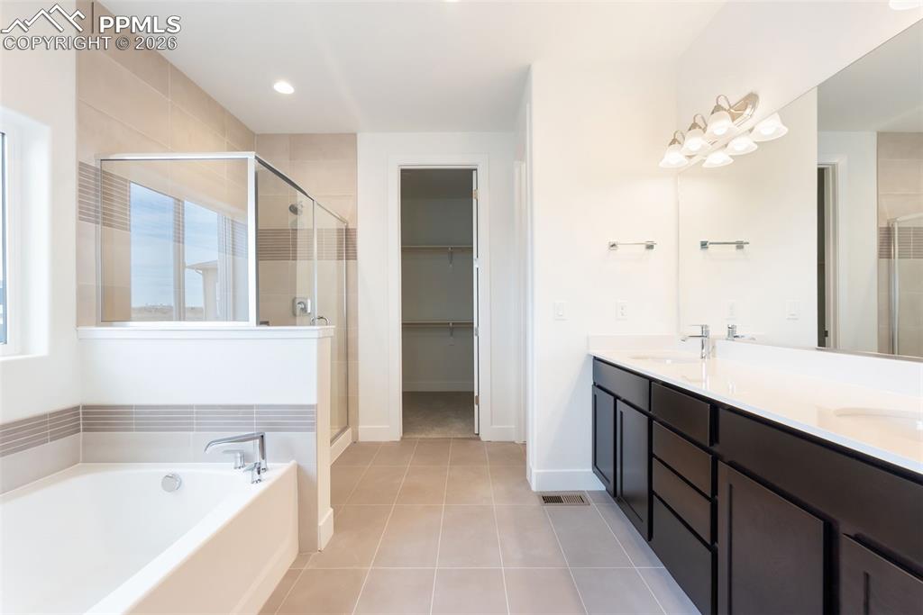 Image 21 of 46: Bathroom