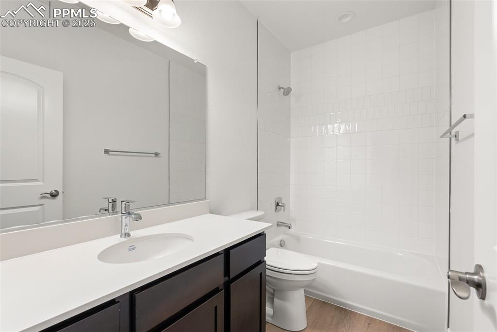 Image 32 of 46: Bathroom