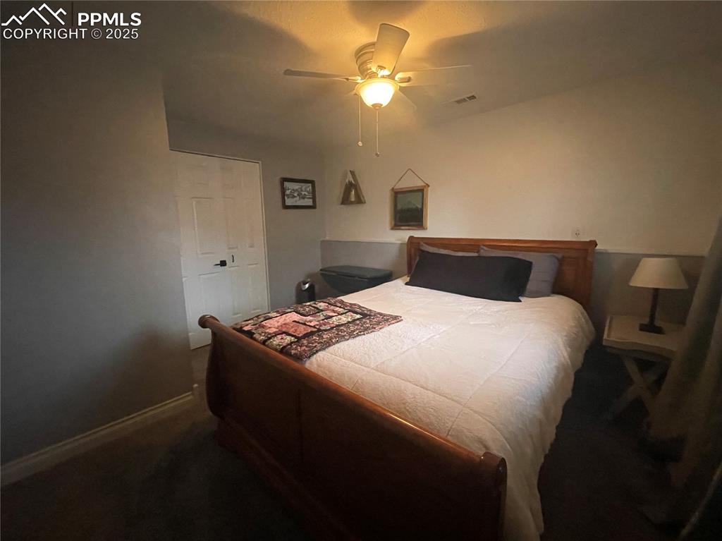 Image 18 of 38: Bedroom