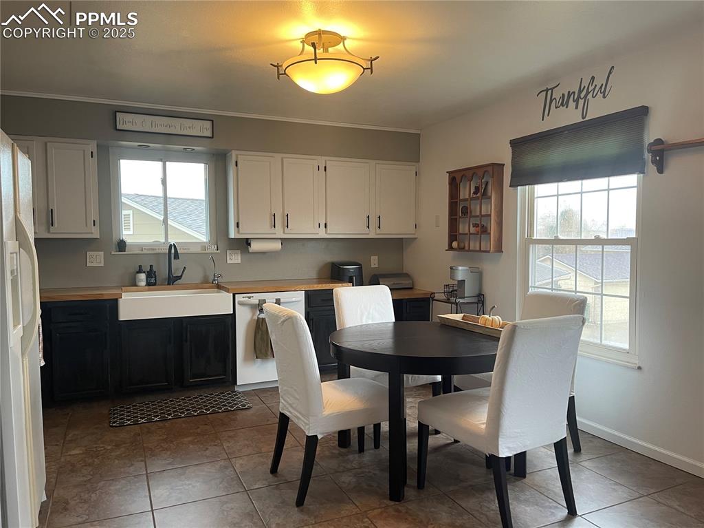 Image 6 of 38: Kitchen