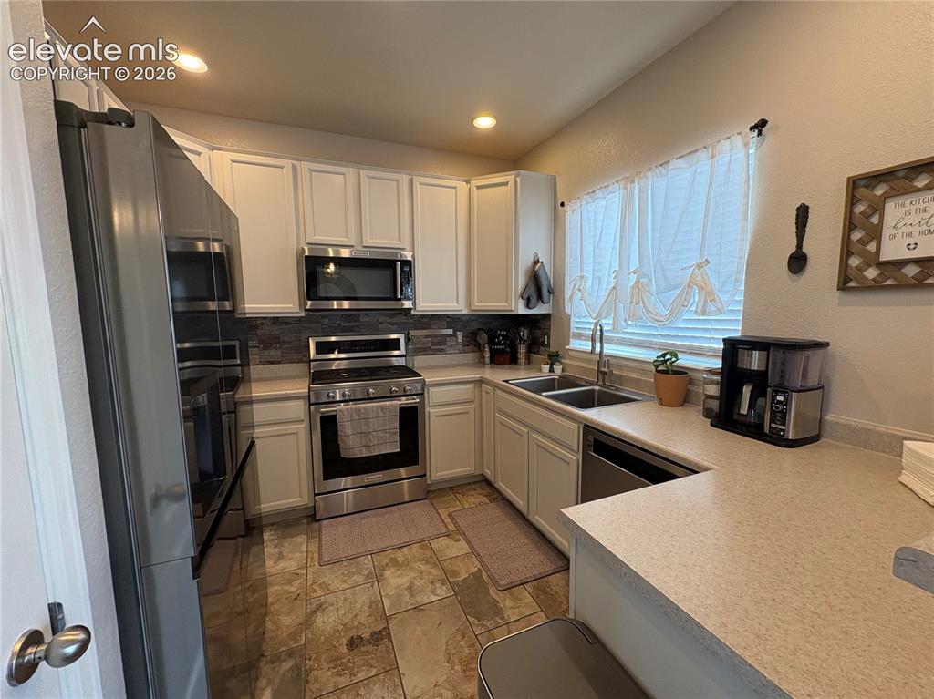 Image 2 of 23: Kitchen