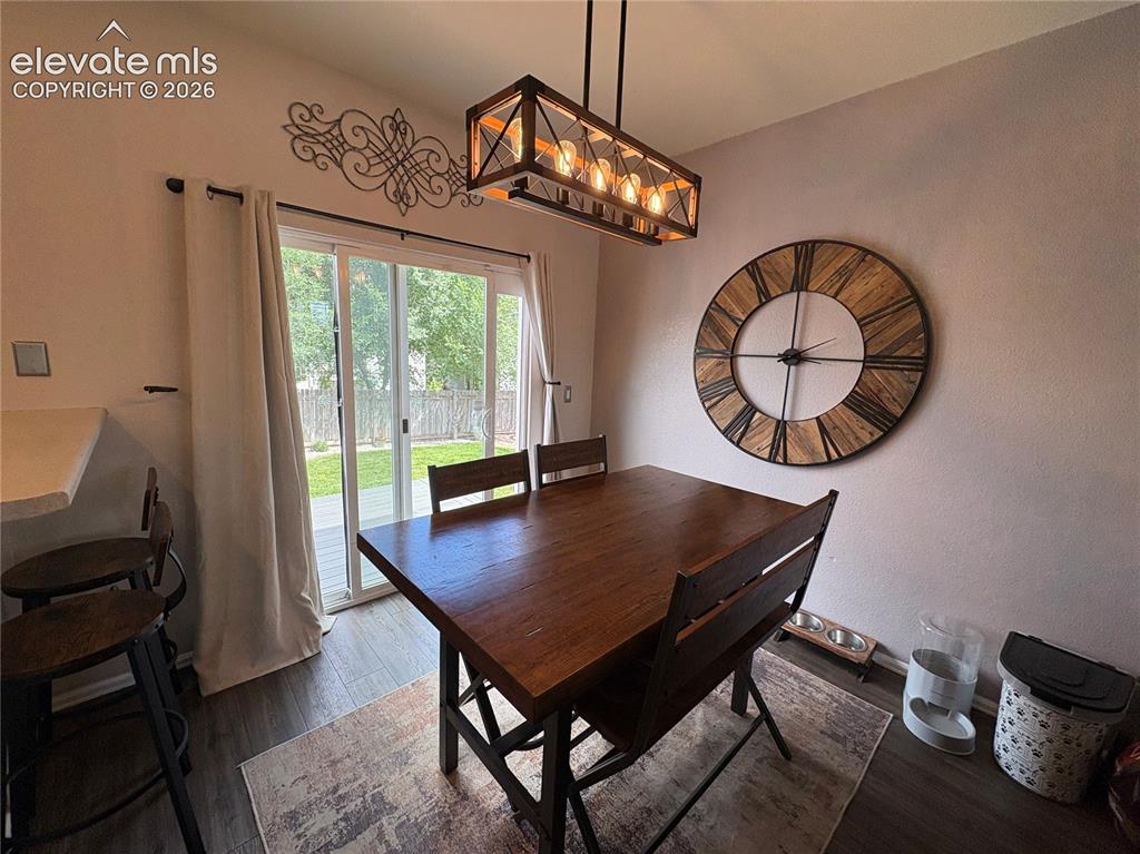 Image 4 of 23: Dining Area