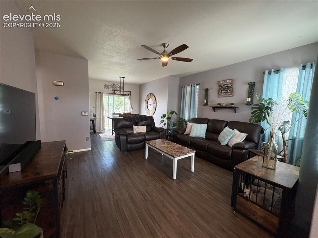 Image 6 of 23: Living Room