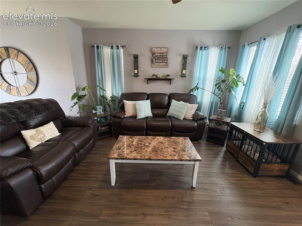 Image 7 of 23: Living Room