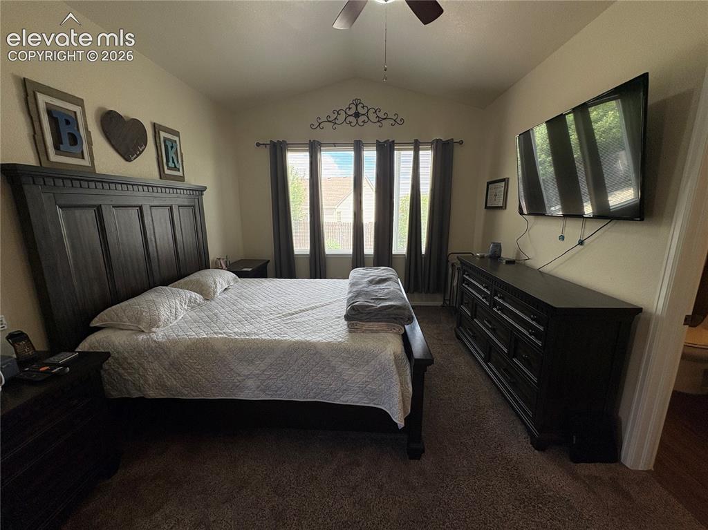Image 9 of 23: Bedroom