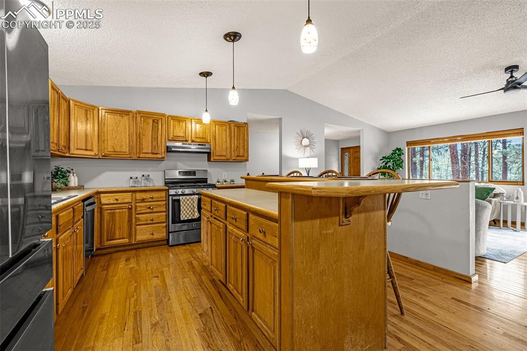 Image 10 of 31: Kitchen