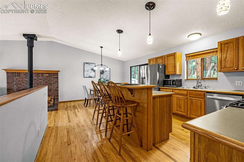 Image 13 of 31: Kitchen