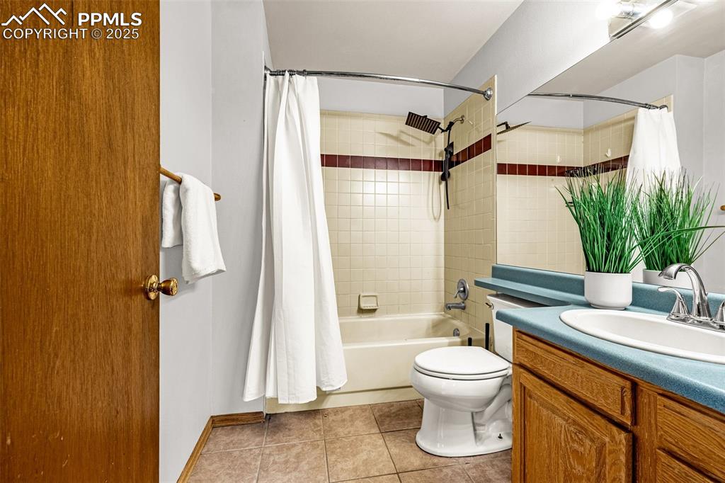 Image 16 of 31: Bathroom