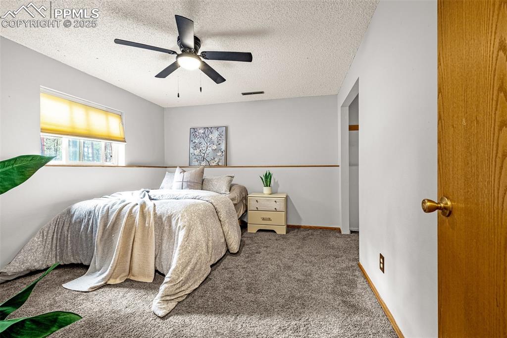 Image 20 of 31: Bedroom