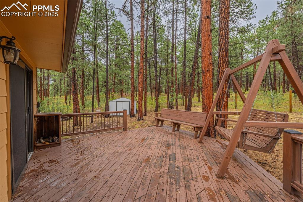 Image 26 of 31: Deck