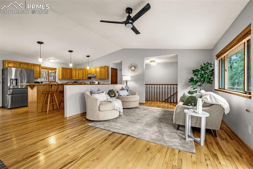 Image 7 of 31: Living Room