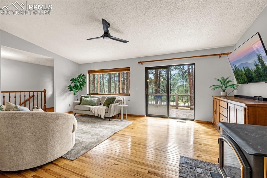 Image 8 of 31: Living Room