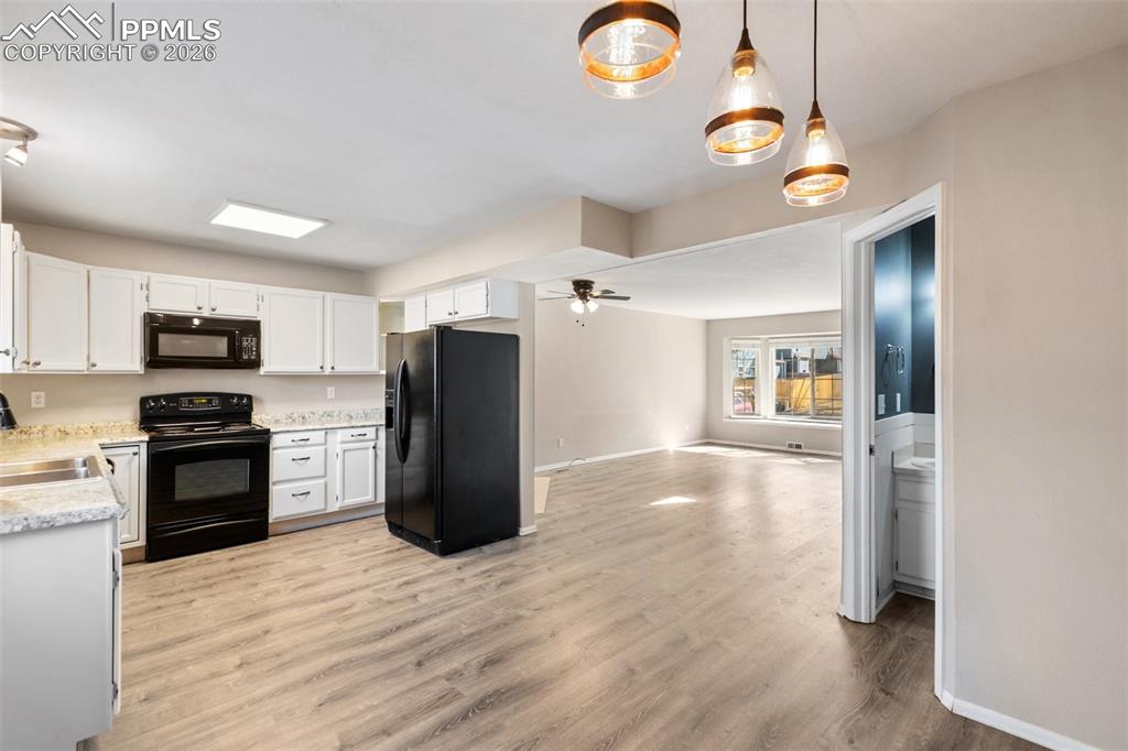 Image 12 of 31: Kitchen