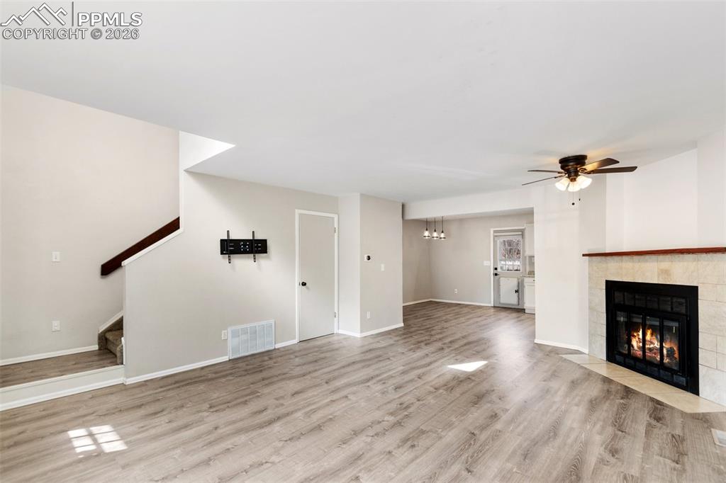 Image 26 of 31: Living Room