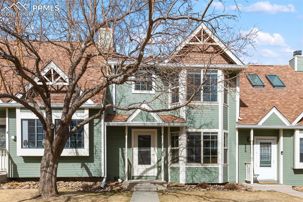 Image 8 of 31: Front of Structure