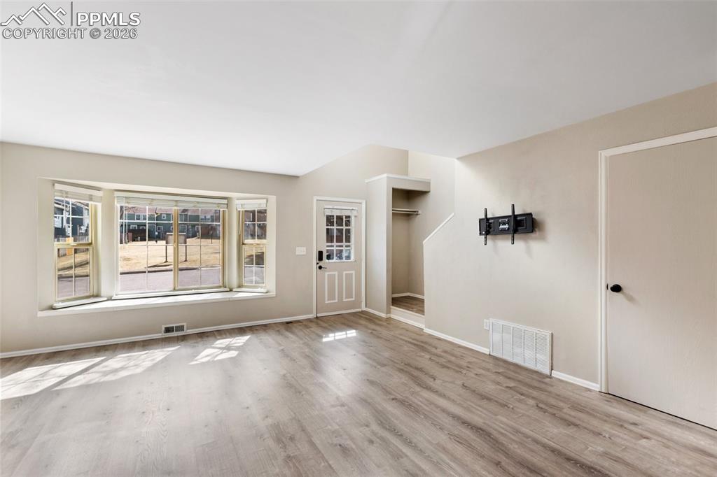 Image 9 of 31: Entry