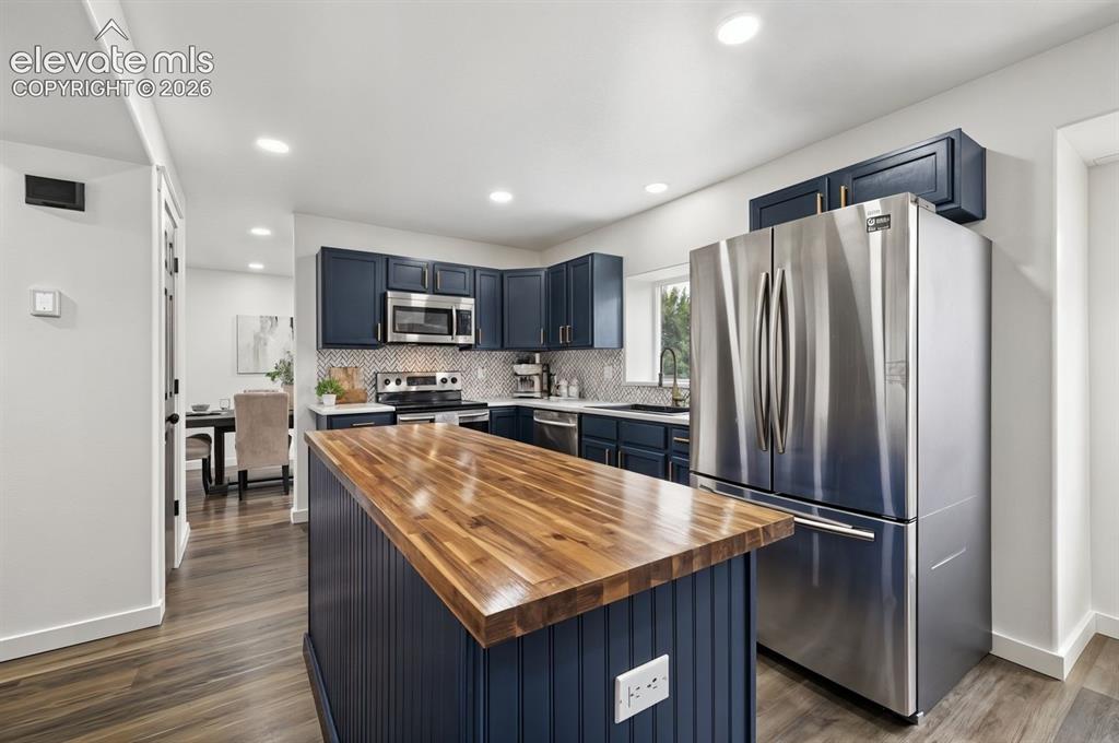 Image 11 of 38: Kitchen