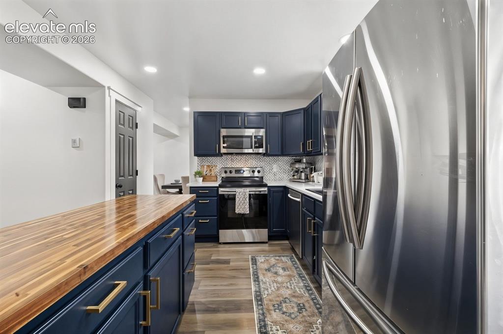 Image 15 of 38: Kitchen