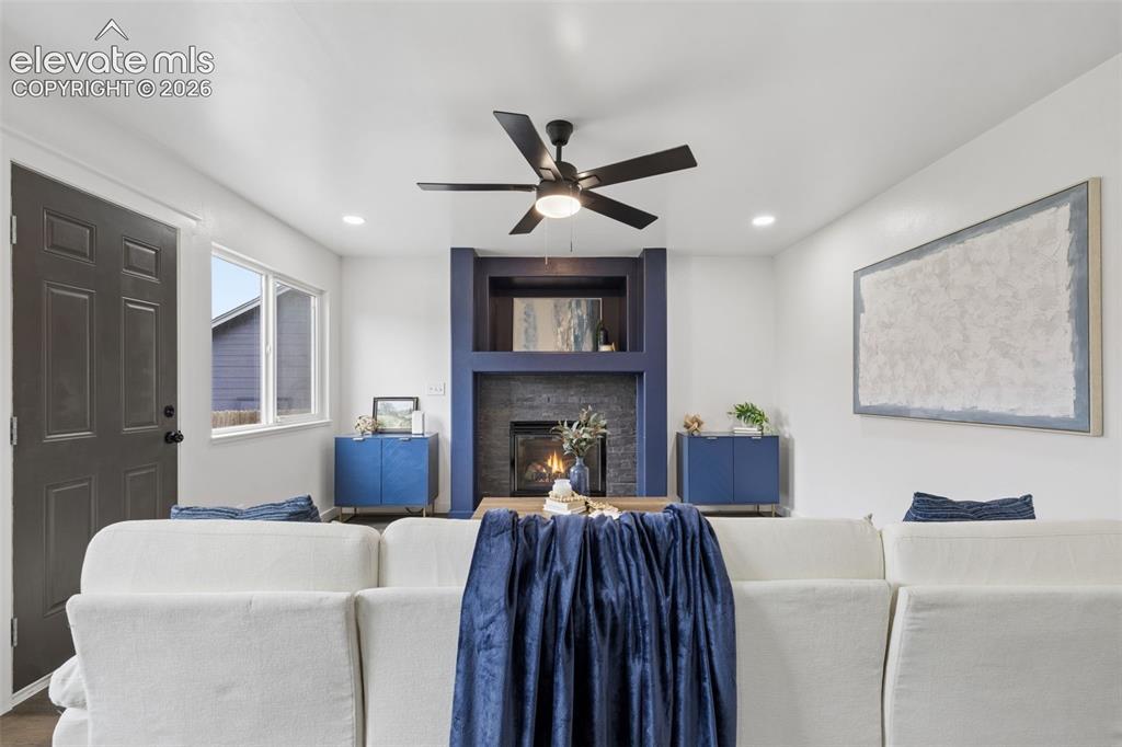 Image 19 of 38: Living Room