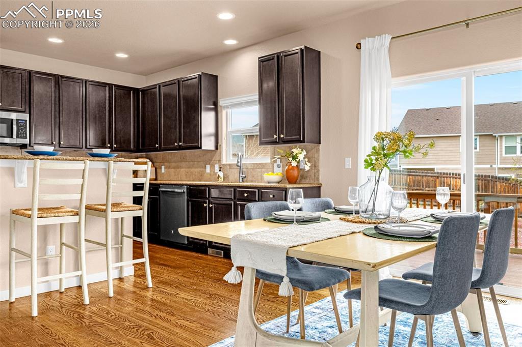 Image 13 of 47: Kitchen