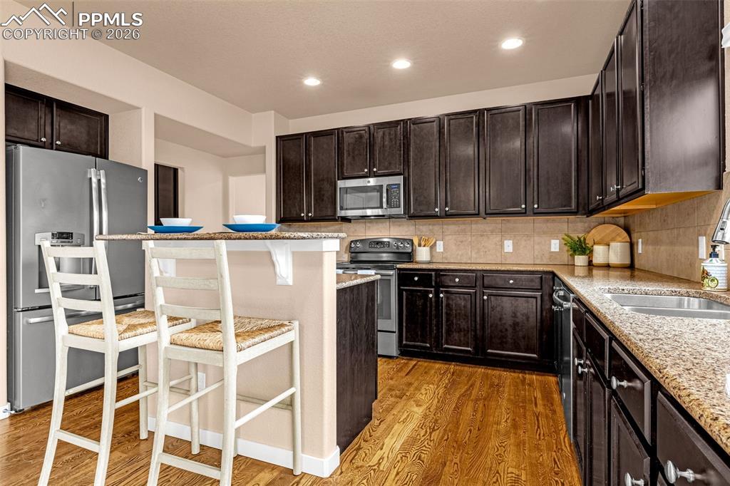 Image 15 of 47: Kitchen