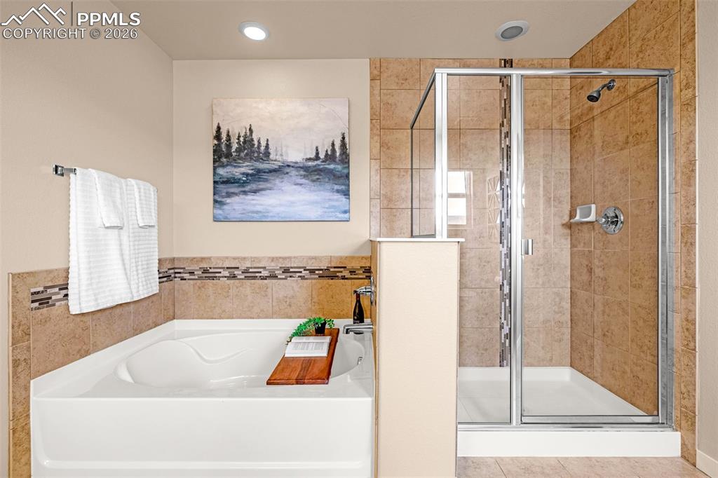 Image 21 of 47: Bathroom