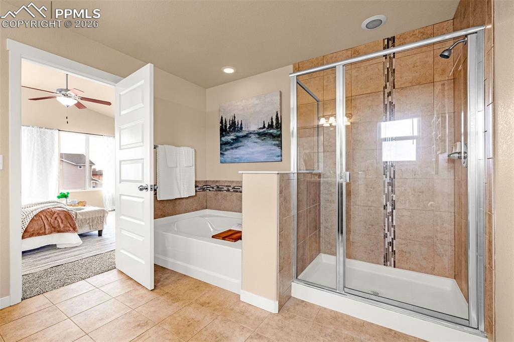 Image 22 of 47: Bathroom